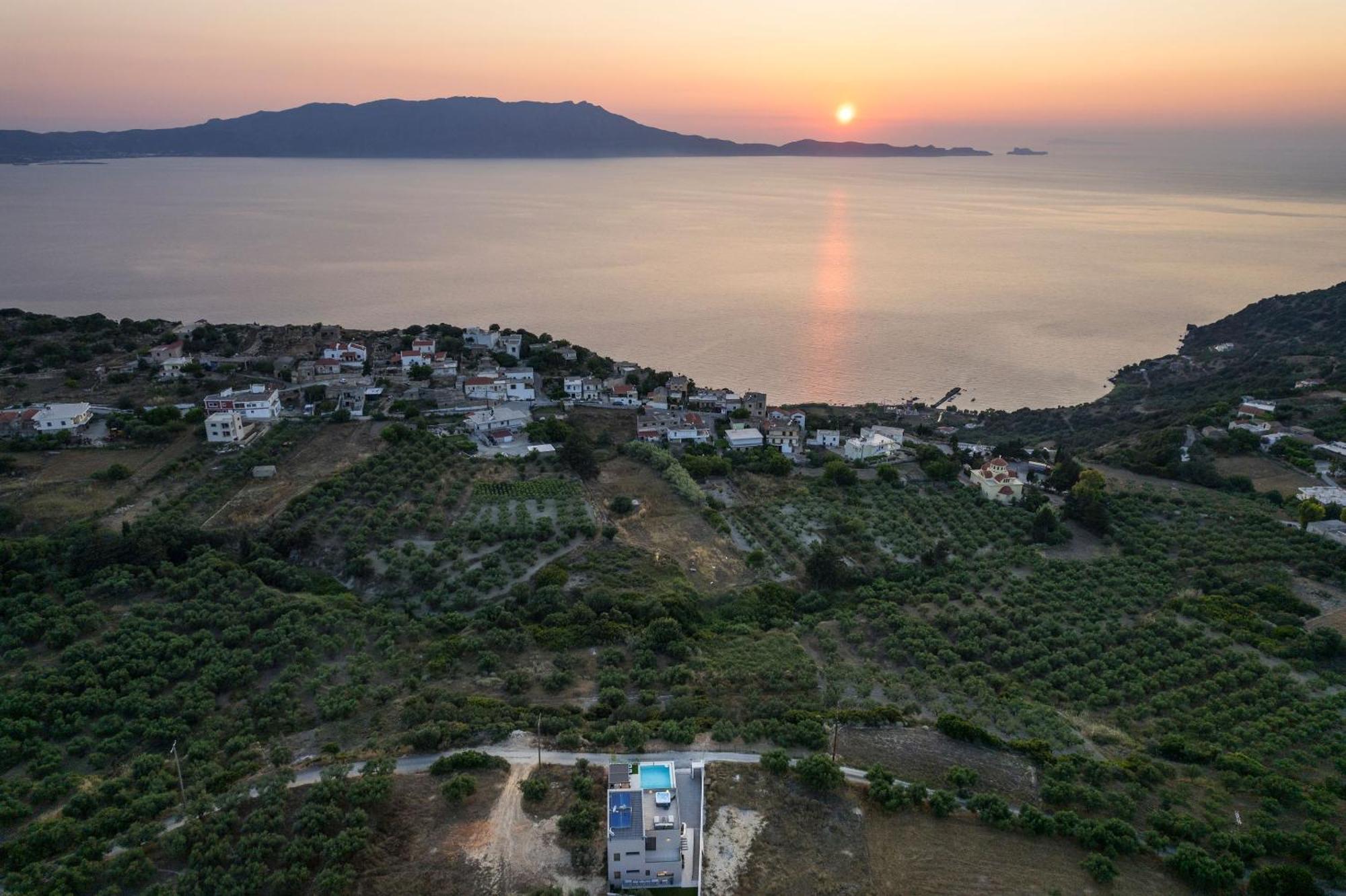 Villa Ekphrasis With Sea View And Jacuzzi Ravdhoukha Bagian luar foto